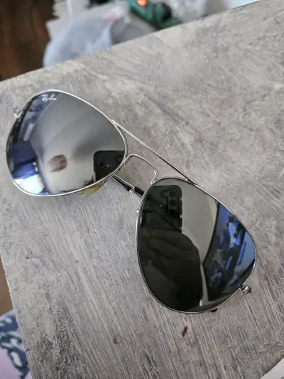 Lentes RayBan de aviador plateadas - miniatura 1