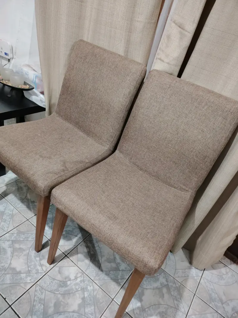 Juego de sillas tapizadas beige - 1