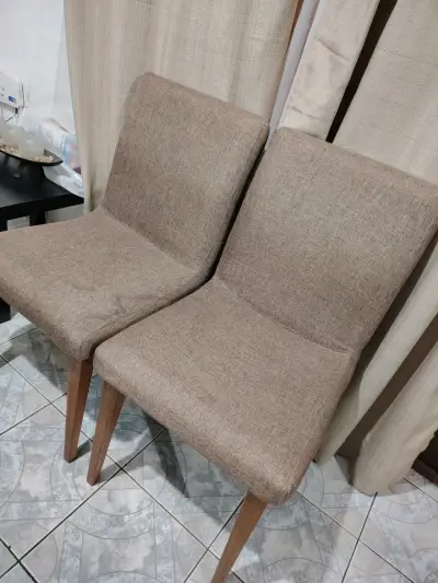 Juego de sillas tapizadas beige - miniatura 1