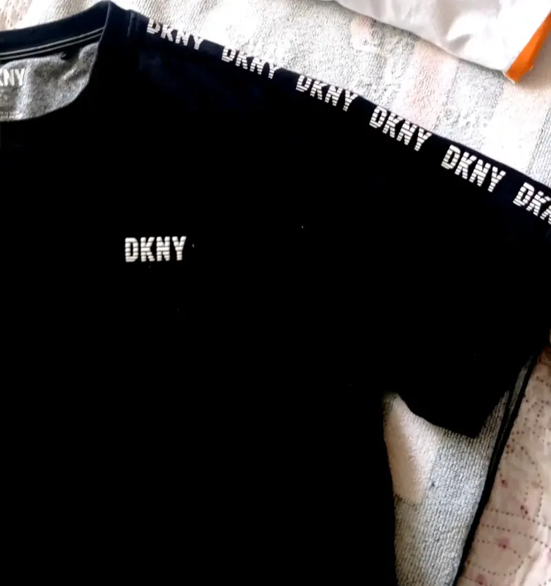 Polera negra DKNY talla SM - 3