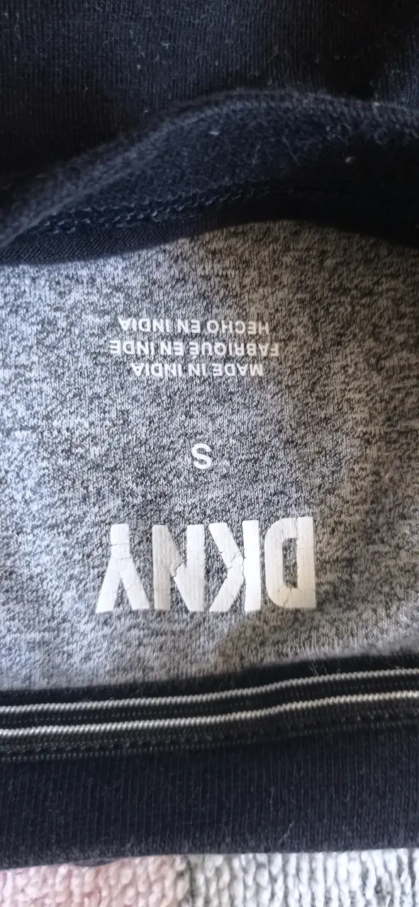Polera negra DKNY talla SM - 4