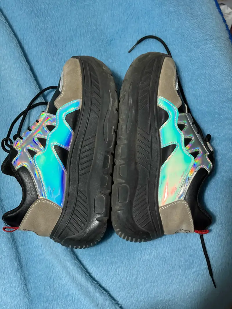 Zapatillas con detalles holográficos - 3