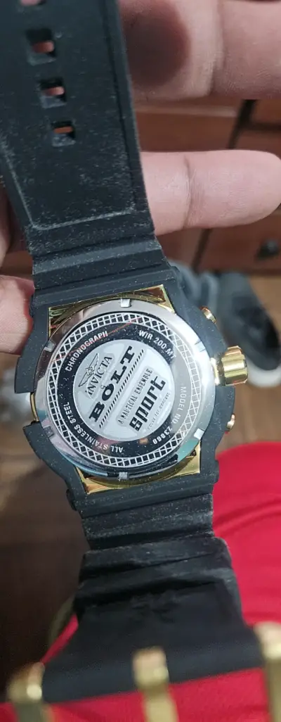 Reloj cronógrafo dorado y negro invicta - miniatura 5