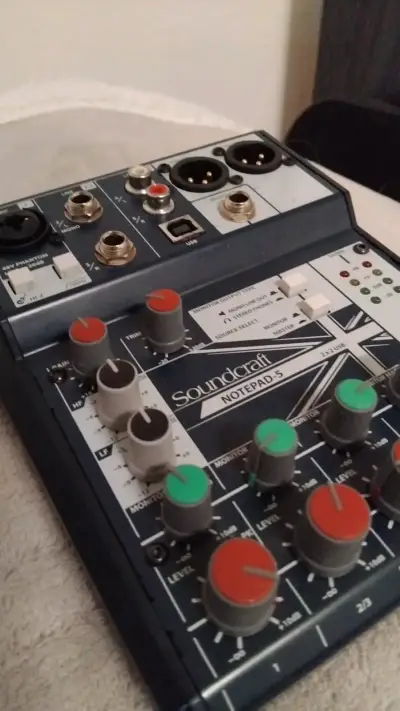 Mezclador compacto Soundcraft Notepad 5 - miniatura 2