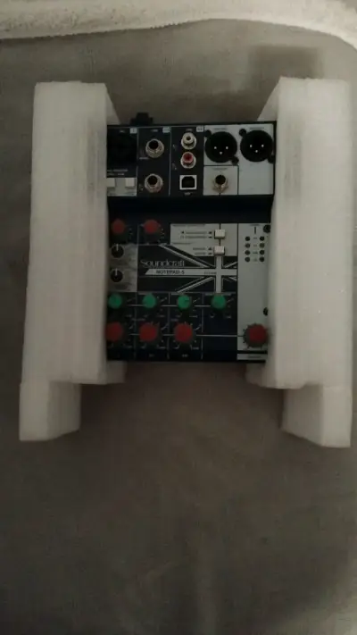Mezclador compacto Soundcraft Notepad 5 - miniatura 4