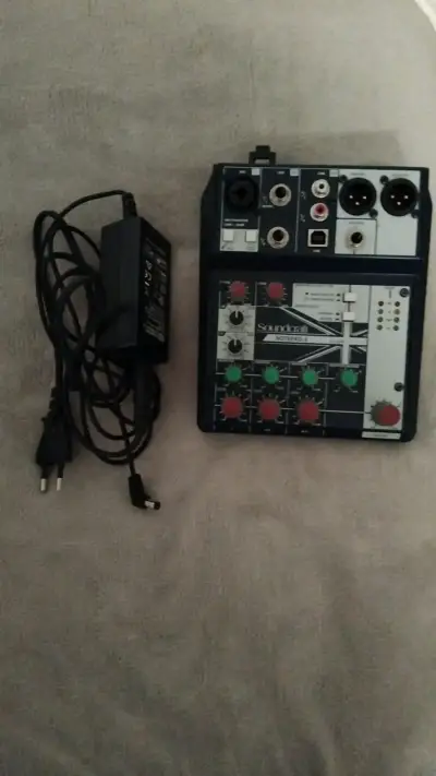 Mezclador compacto Soundcraft Notepad 5 - miniatura 5