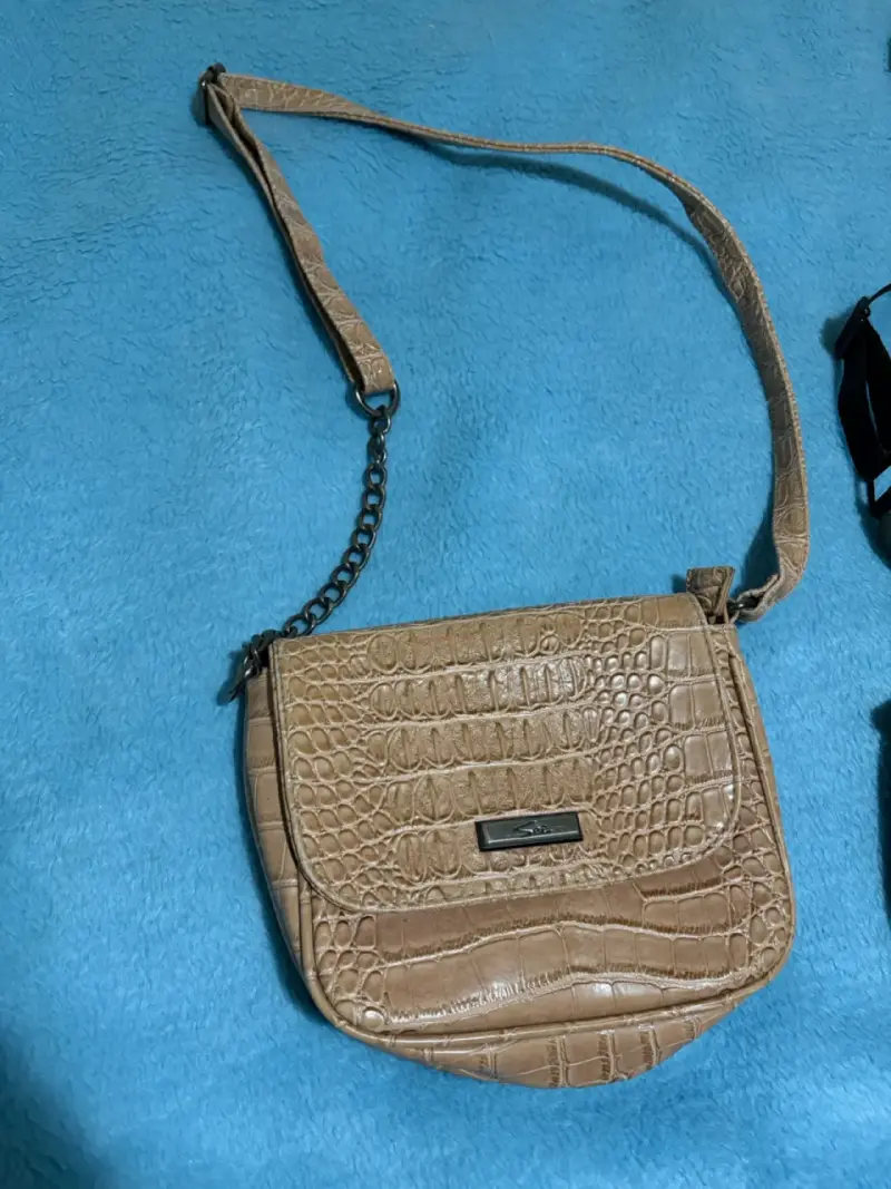 Cartera Sei palo de rosa con textura de cocodrilo