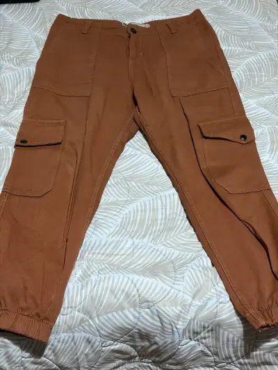 Pantalón americanino cargo marrón para mujer - miniatura 1