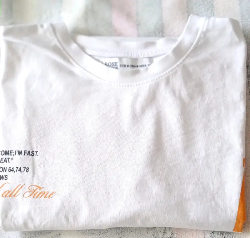 Polera blanca con texto talla M - 1
