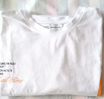 Polera blanca con texto talla M - miniatura 1