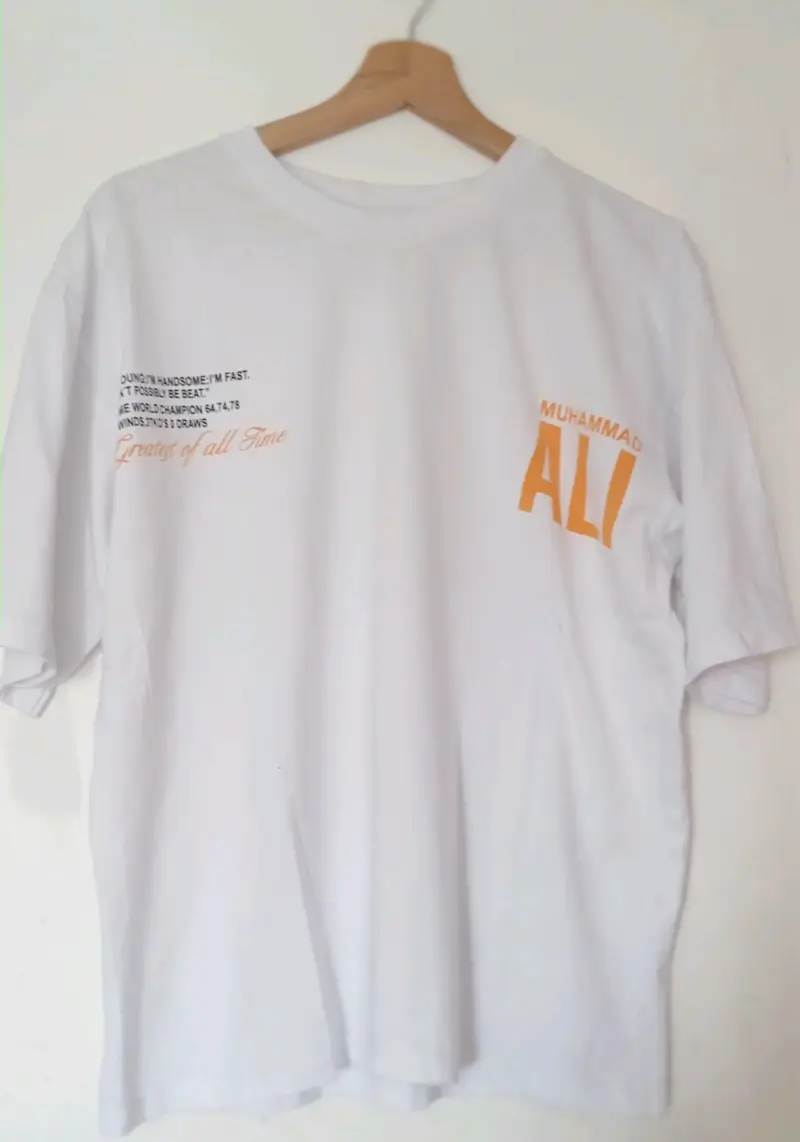 Polera blanca con texto talla M - 2