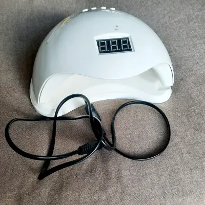 Lámpara UV para uñas y set de manicure con maleta - miniatura 1