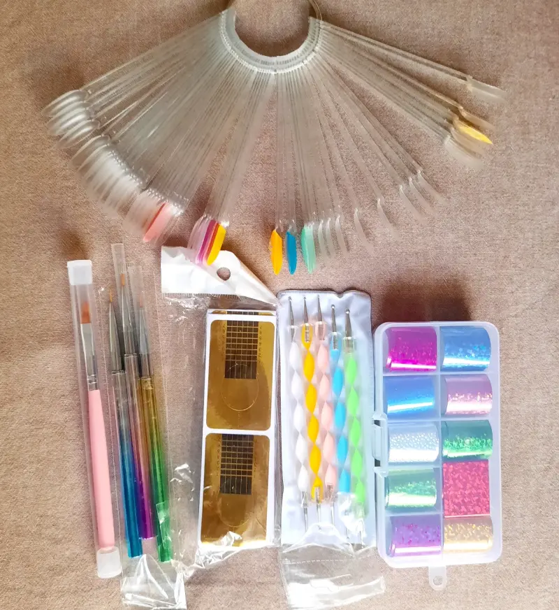 Lámpara UV para uñas y set de manicure con maleta - 2