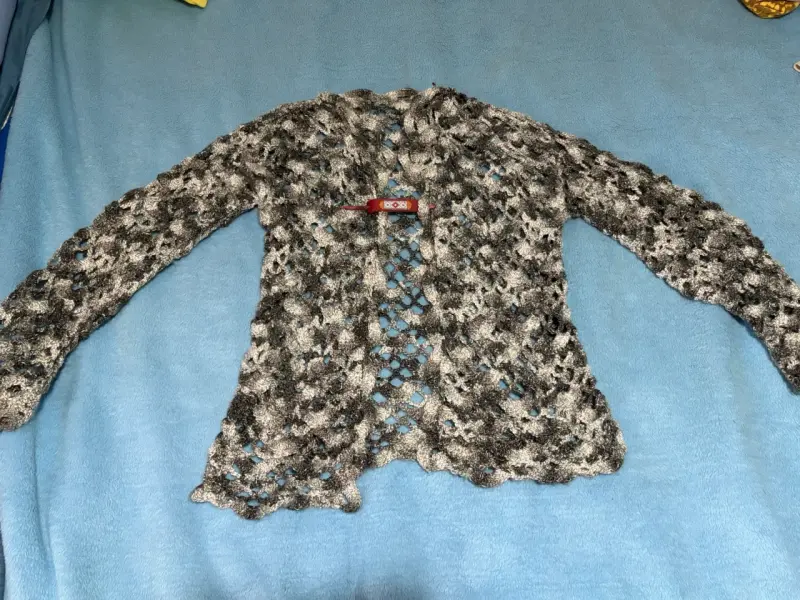 Chaleco tejido a crochet abierto gris - 1