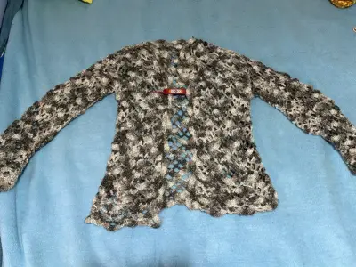 Chaleco tejido a crochet abierto gris - miniatura 1