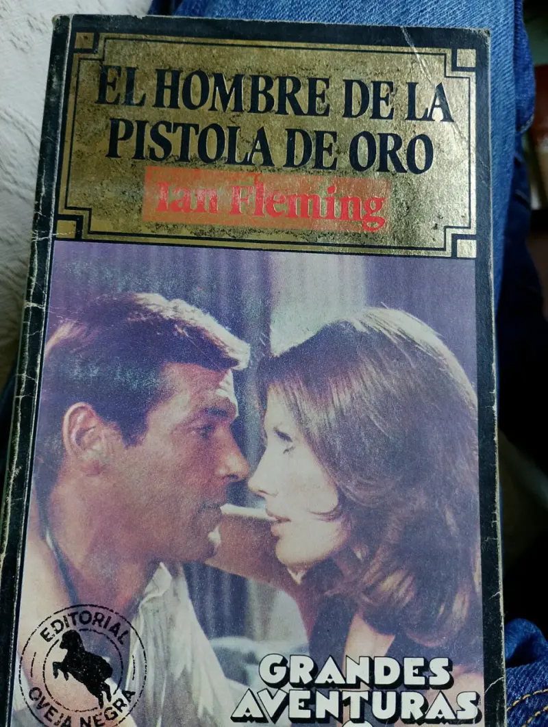 Libro El Hombre de la Pistola de Oro