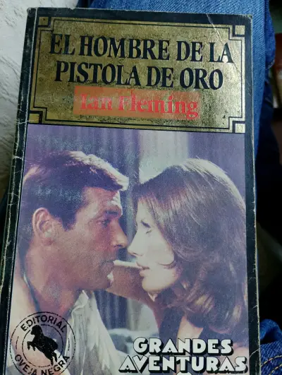 Libro El Hombre de la Pistola de Oro - miniatura 1