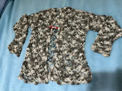 Chaleco tejido a crochet abierto gris - miniatura 2