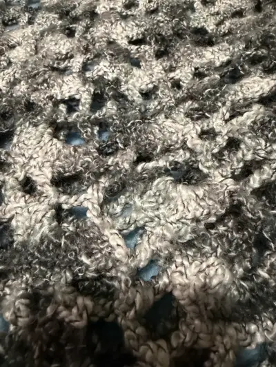Chaleco tejido a crochet abierto gris - miniatura 3