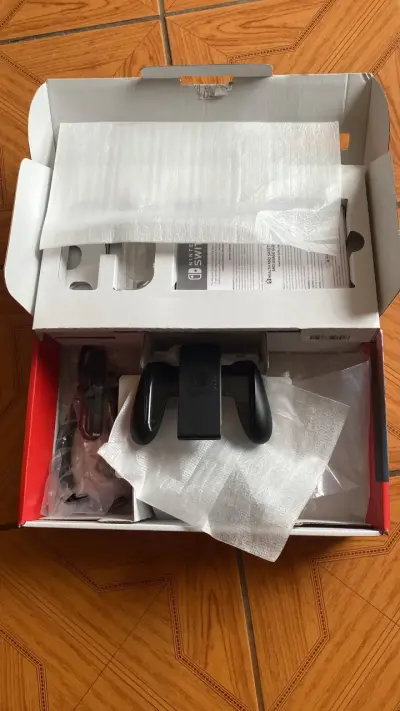 Consola Nintendo Switch con accesorios - miniatura 3