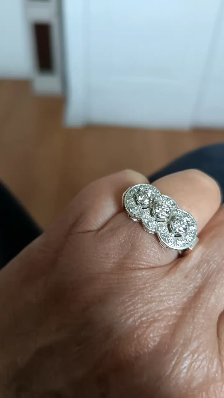 Anillo de plata con piedras