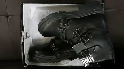 Botines negros con hebillas - miniatura 1