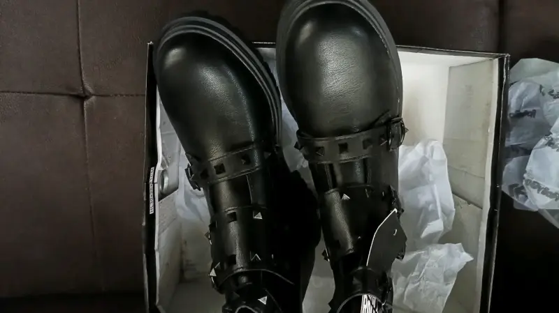 Botines negros con hebillas - 2