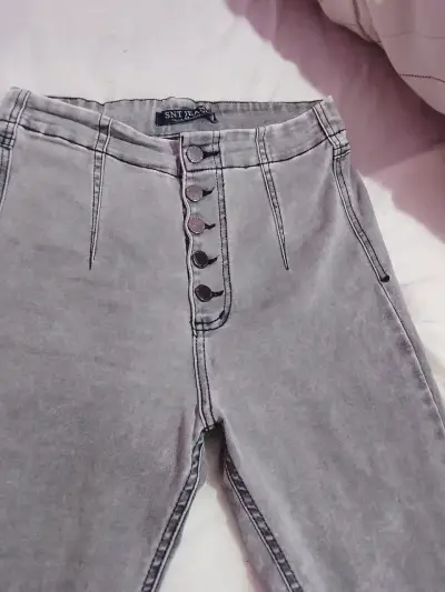 Jeans gris con botones stn talla 42 - miniatura 2