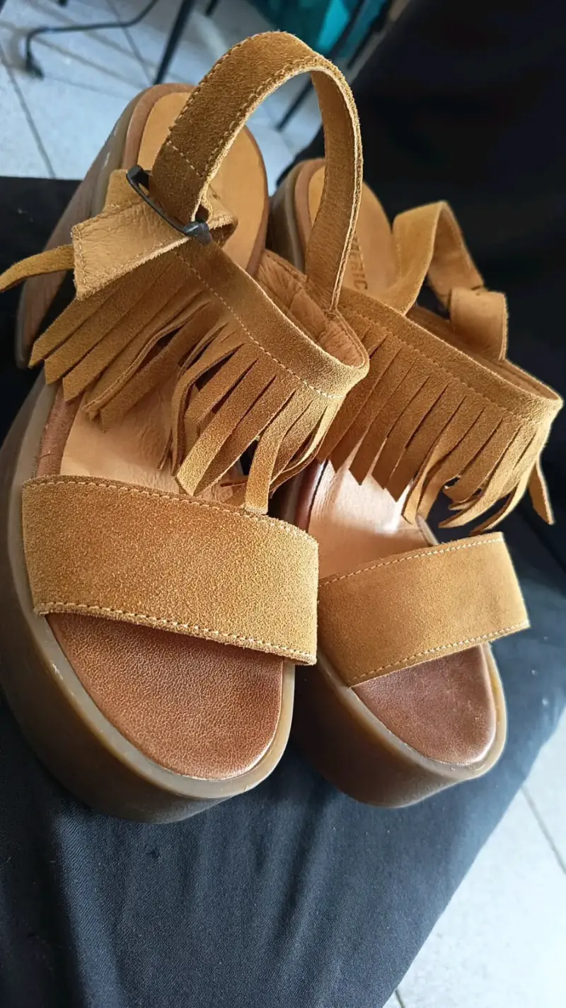 Sandalias de gamuza con flecos - 1