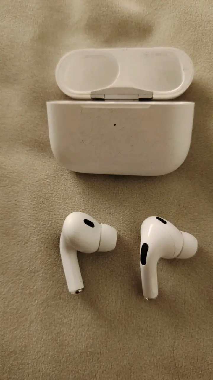 Audífonos Airpods Apple , con su estuche original - 2