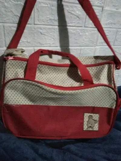Bolso maternal rojo y beige - miniatura 2