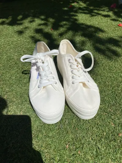 Zapatillas blancas de lona. Chalada 36. - miniatura 2