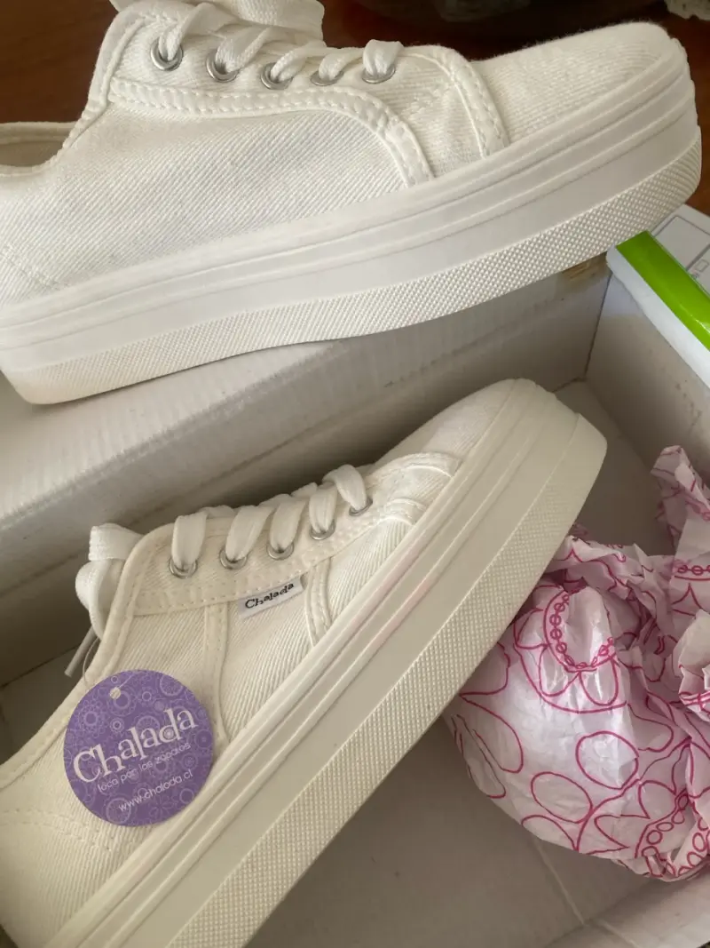 Zapatillas blancas de lona. Chalada 36. - 3