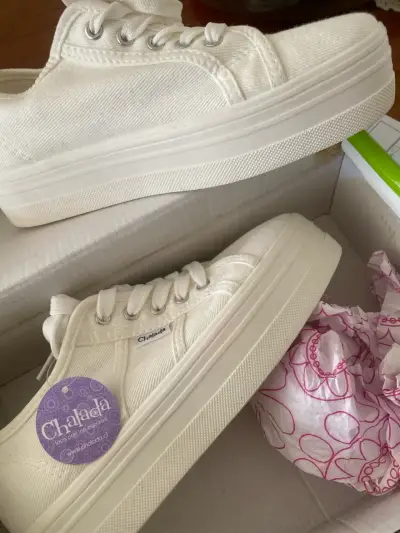 Zapatillas blancas de lona. Chalada 36. - miniatura 3