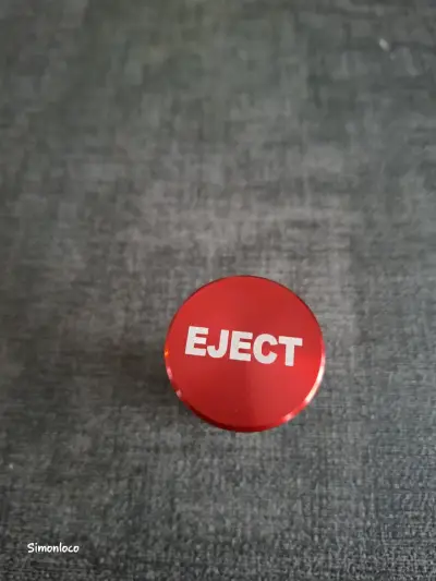 Botón rojo decorativo "EJECT" - miniatura 1