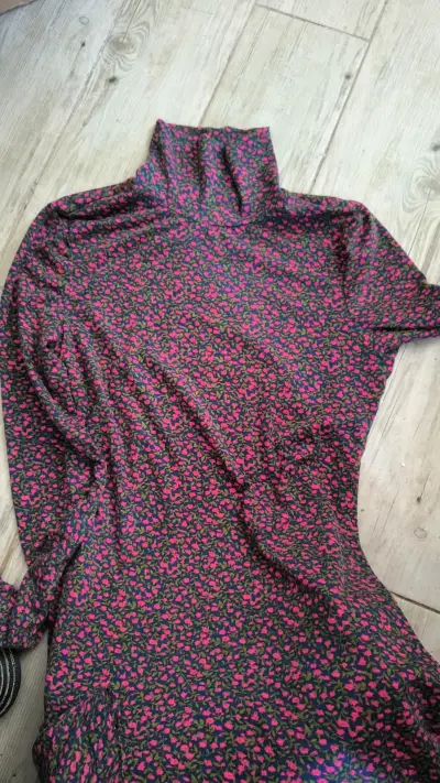 Vestido cuello alto estampado floral - miniatura 1