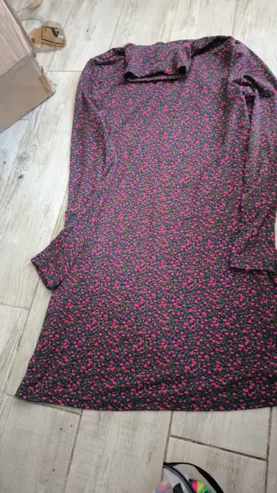 Vestido cuello alto estampado floral - miniatura 2