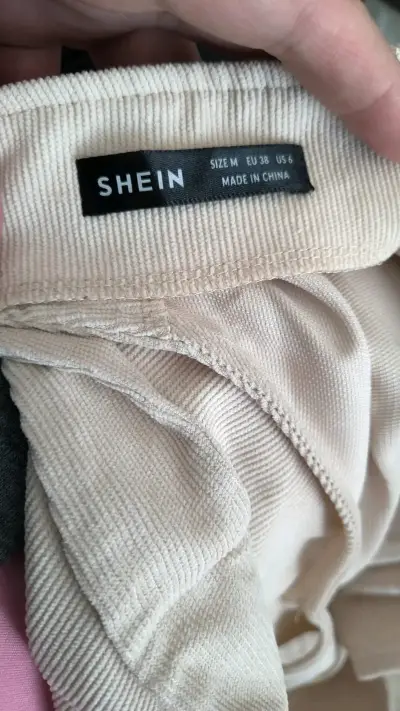 Vestido sin mangas beige claro - miniatura 2