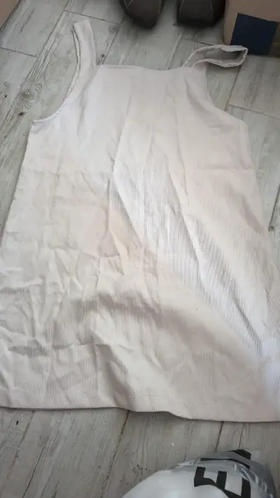 Vestido sin mangas beige claro - miniatura 3