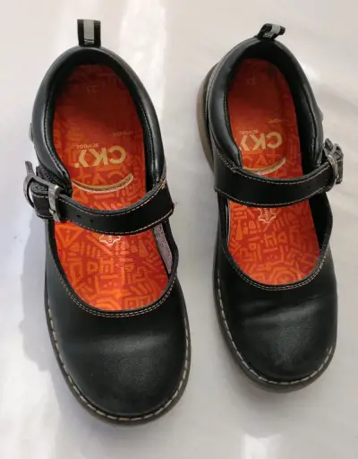 Zapatos escolares negros con hebilla - miniatura 2