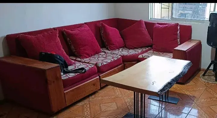 Sofá seccional rojo en L