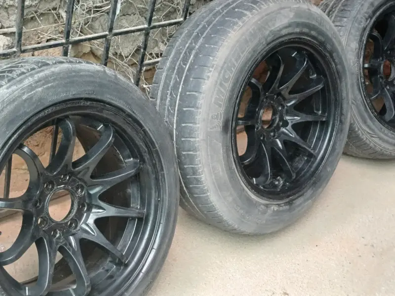 Llanta y neumático de auto usados - 2
