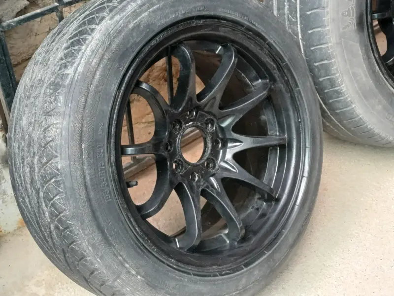 Llanta y neumático de auto usados - 3