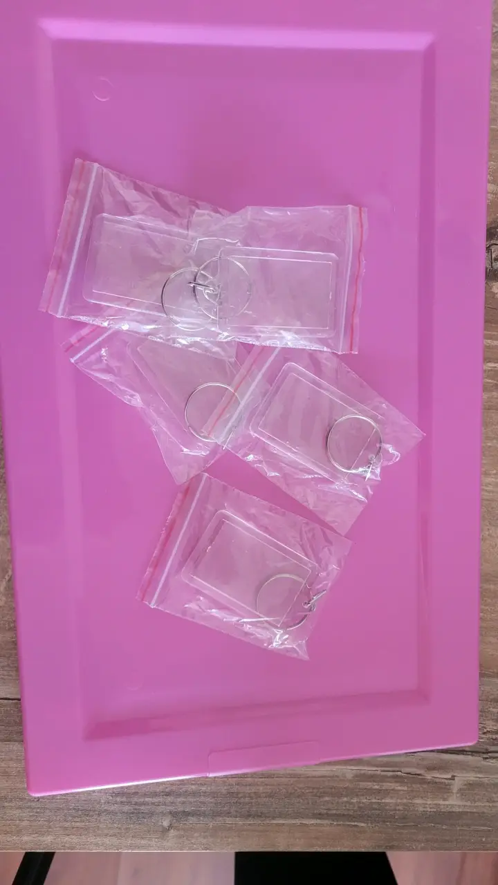 Llaveros plásticos transparentes 10