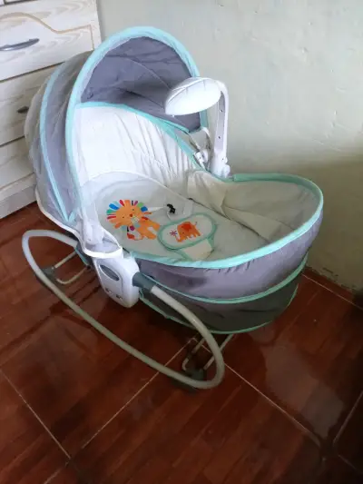 Silla mecedora de bebé gris - miniatura 1