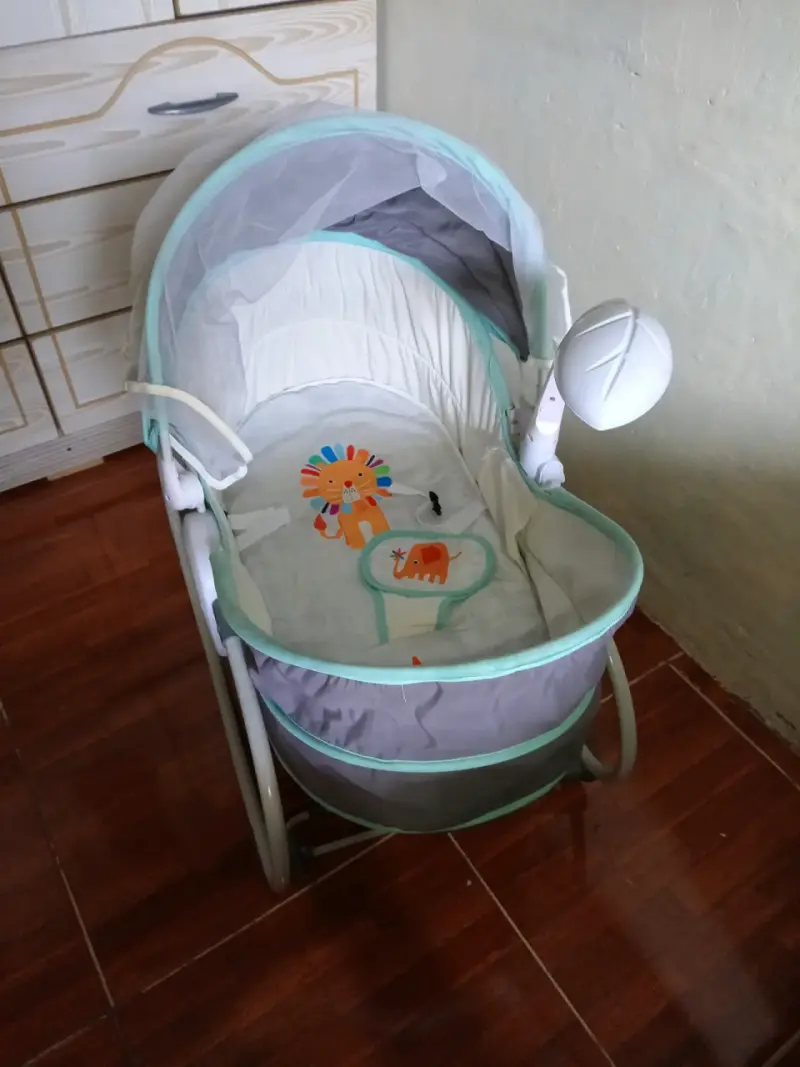 Silla mecedora de bebé gris - 3
