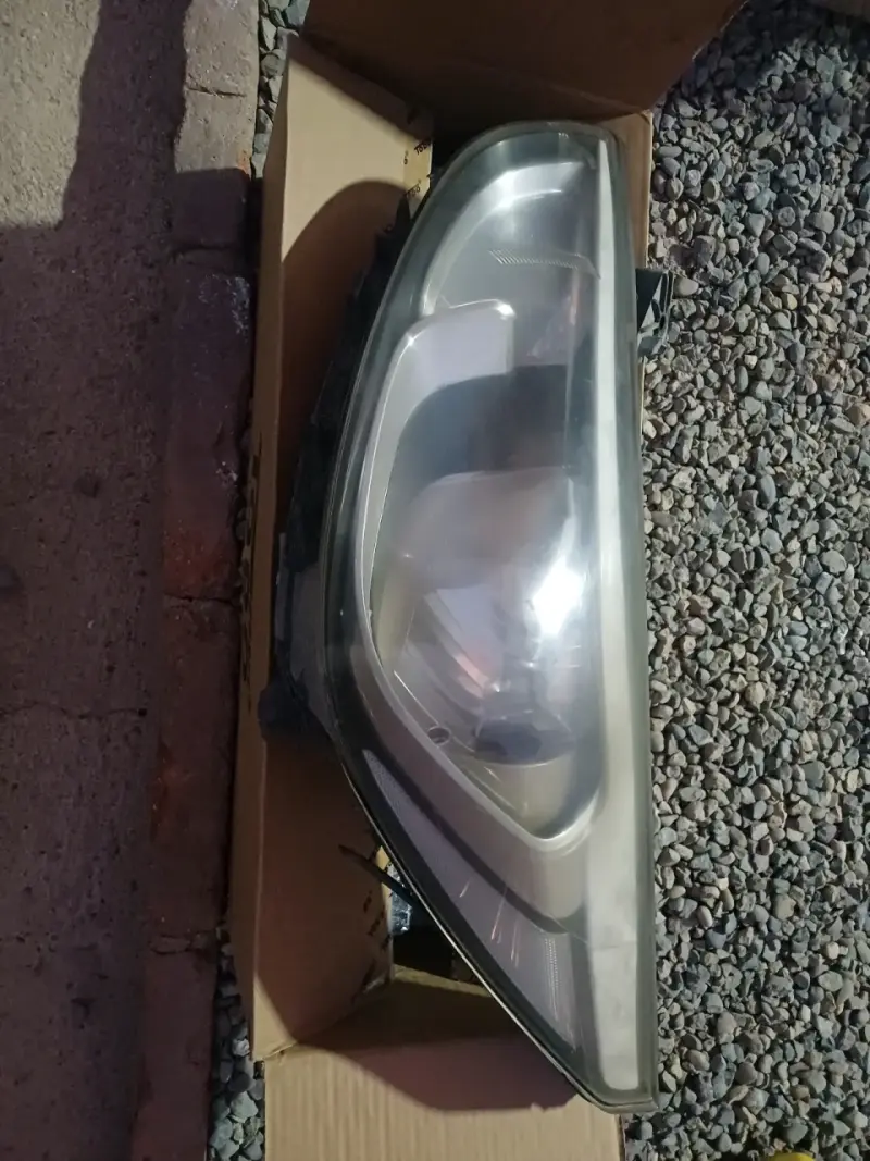 Farol delantero de auto - 3