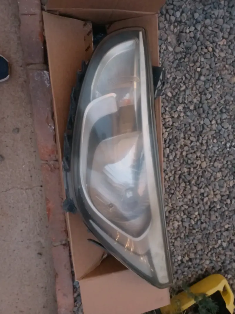 Farol delantero de auto - 4