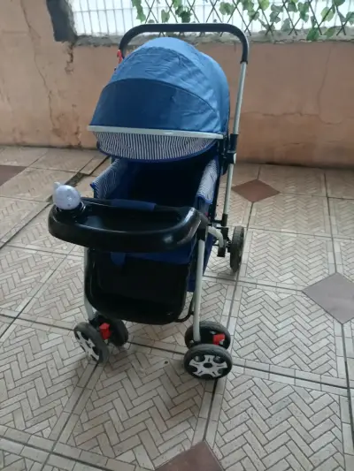 Coche de bebé azul - miniatura 3