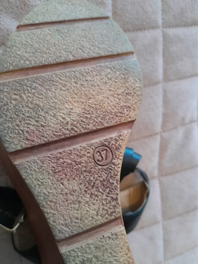 Sandalias negras con flecos - 4
